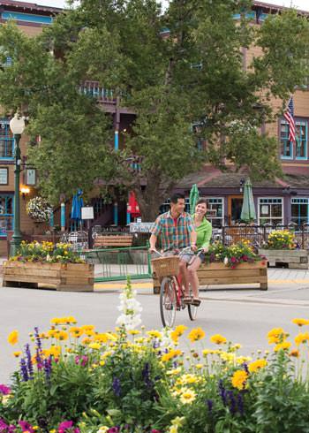 2016_Getaways_CrestedButte_bicycle_town