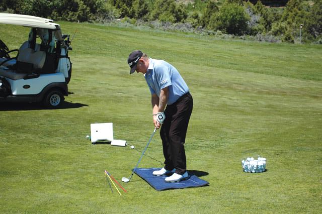 How to position weight on short chip shots