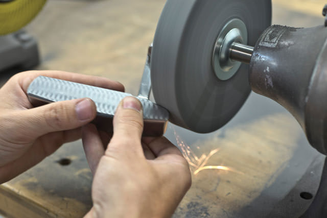 Putter polishing and finishing at Carbon Putters