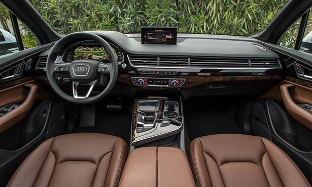 2018 Audi Q7 front interior