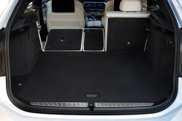 The spacious hatch area of the BMW 6 Grand Turismo