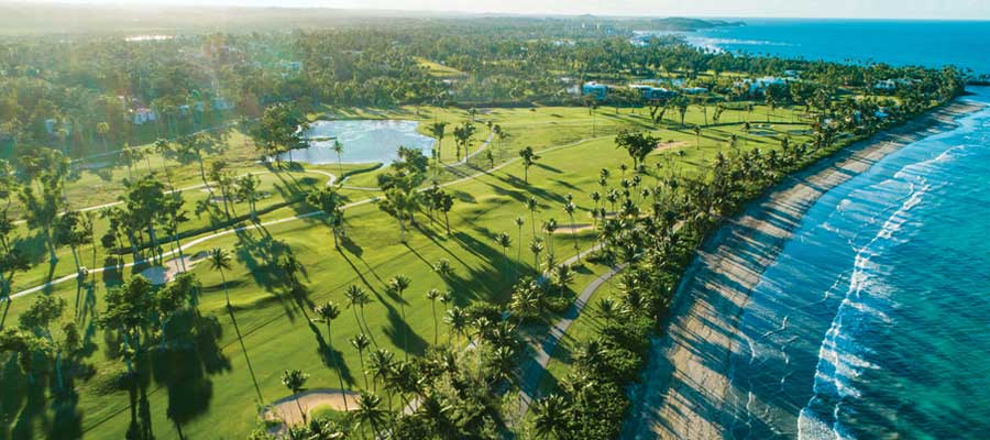 PALMS FOR THE TOUR: TPC Dorado Beach’s East Course hugs the shoreline.