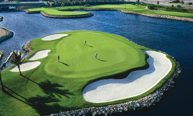 Wind and pin placement on the Ritz-Carlton’s ninth green can result in four- or five-club difference.