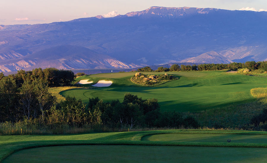 CIMARRON ROLL: The “infinity green” on Cornerstone’s signature 10th vanishes into the vast Cimarron Ridge beyond.