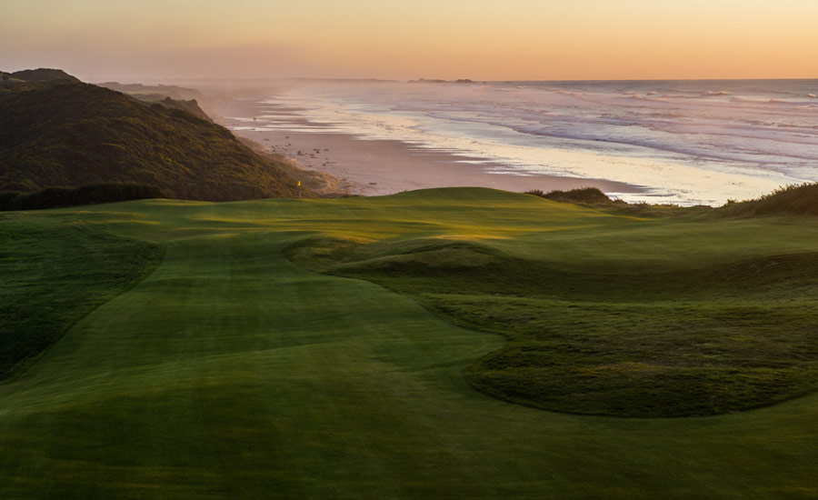 NONE OF THE TRAPPINGS: The southfacing par-3 seventh, like all other Sheep Ranch holes, lacks sand bunkers.