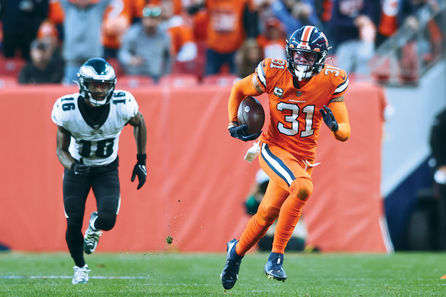 Emmanuel Sanders honors Demaryius Thomas by visiting Denver Broncos Boys &  Girls Club 