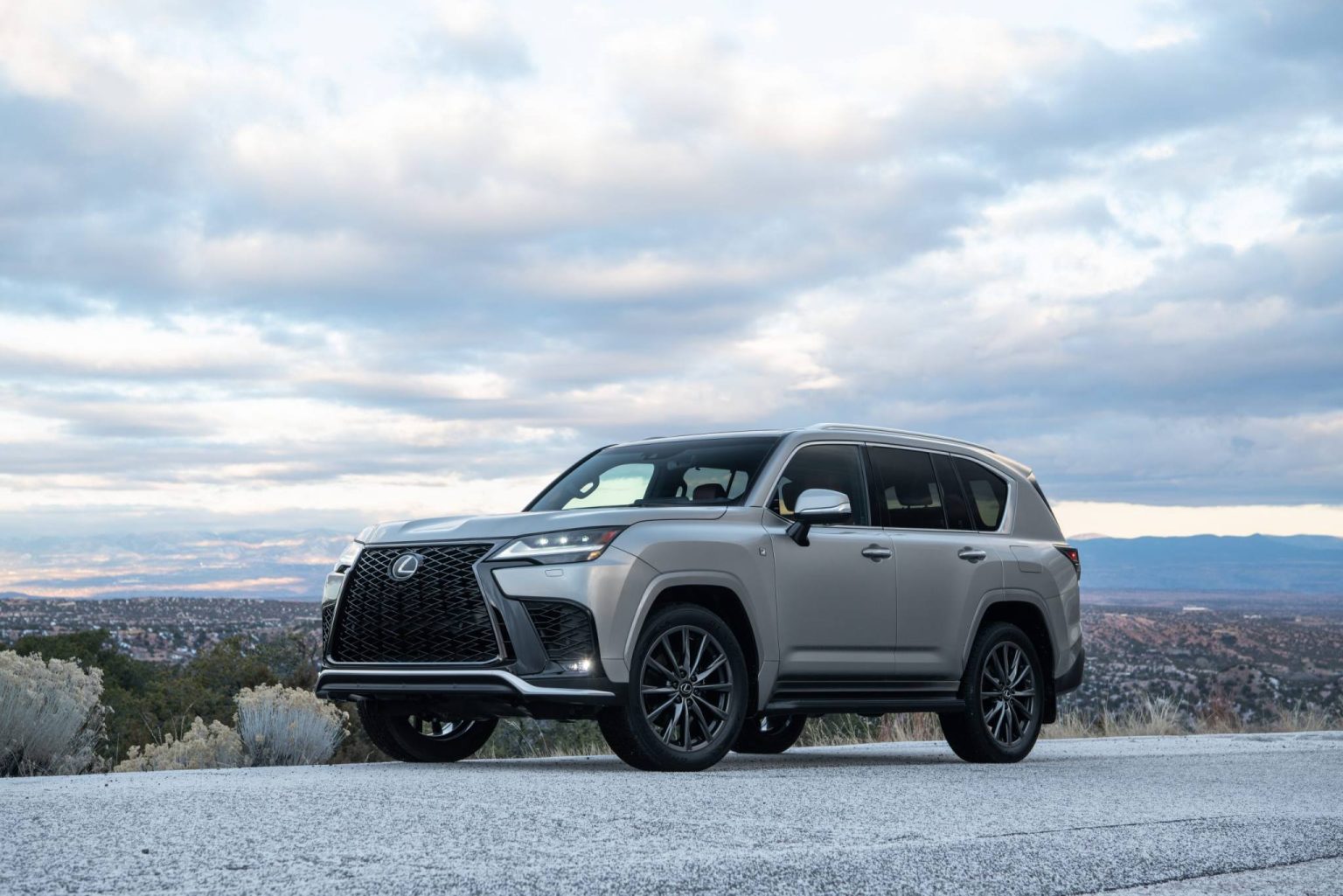 Lexus lx600 f sport